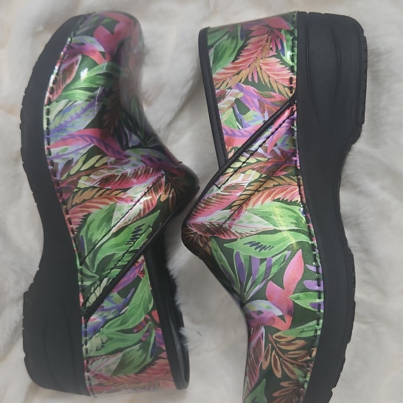 Dansko Professional Tropical Garden Patent Leather Clogs | XP 2.0 | EU 39 - Picture 2 of 9